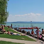 度假居 Balaton Wellness Tom Cat Nyaralo 1 Wellness Es 1 Gyermekbarat Apartmannal *