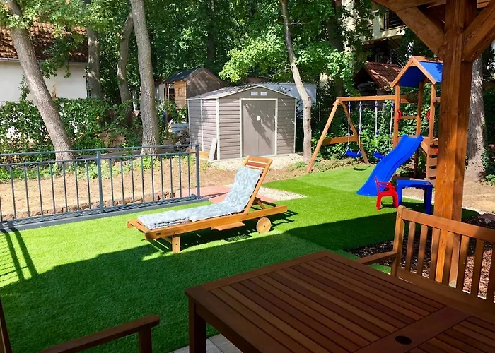 Dom wakacyjny Balaton Wellness Tom Cat Nyaralo 1 Wellness Es 1 Gyermekbarat Apartmannal *